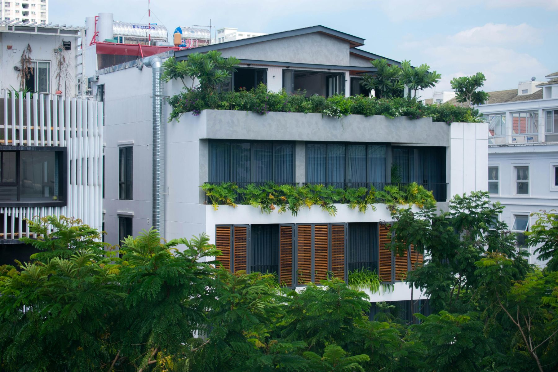 Overhanging Glazing